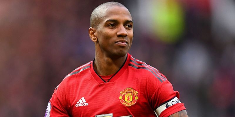 Ashley Young Là cầu thủ ăn vạ nhất thế giới