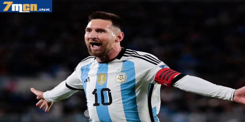 Messi vs Haaland khác biệt trong phong cách chơi bóng